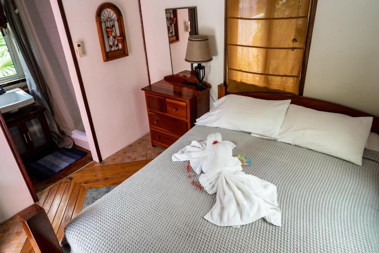Hummingbirds Cabins Caye Caulker Dış mekan fotoğraf
